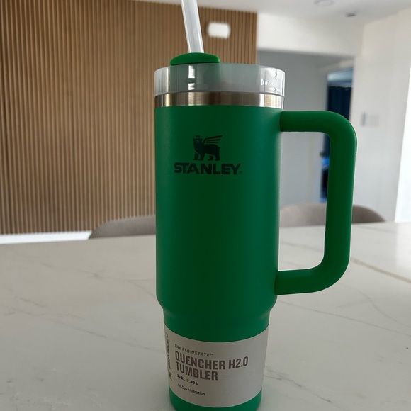 Stanley Emerald Green Quencher H2.0 Tumbler 30 oz - Picture 2 of 5